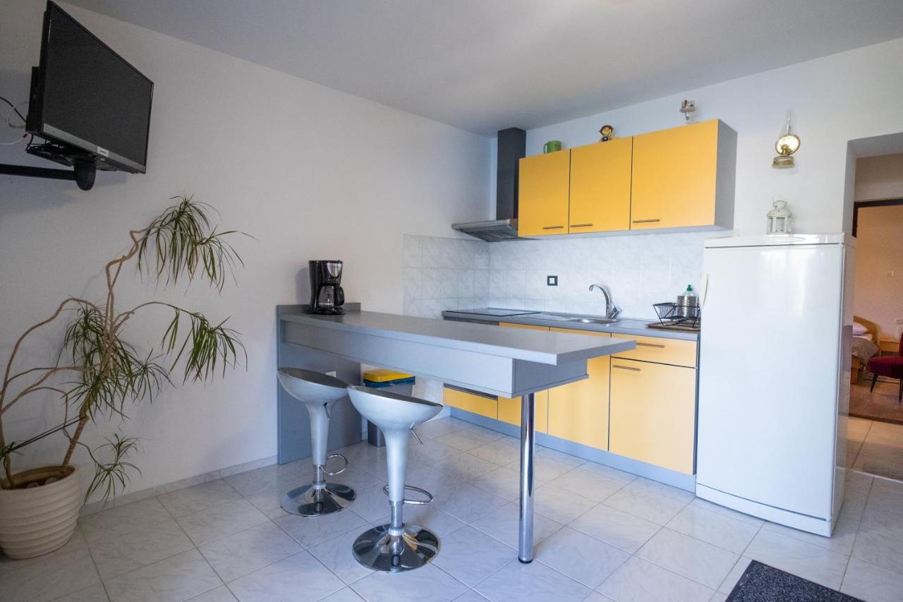 Apartmani Suzana เคลโนวีซา ภายนอก รูปภาพ